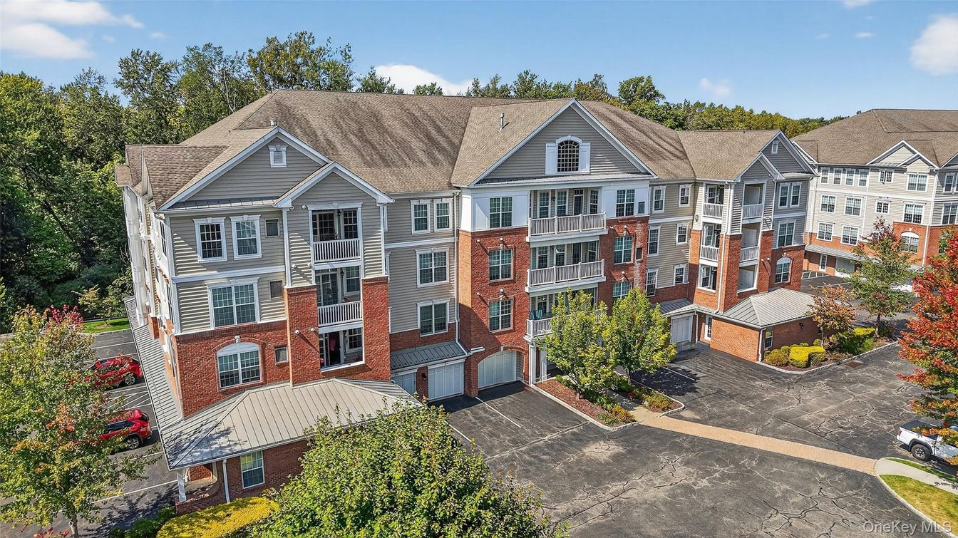 Exterior, Facade, Brick Facade, Queen Anne Victorian