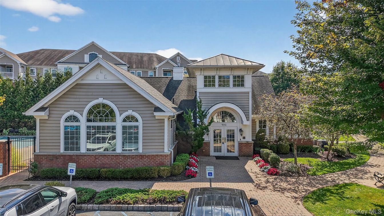 Exterior, Facade, Brick Facade, Queen Anne Victorian