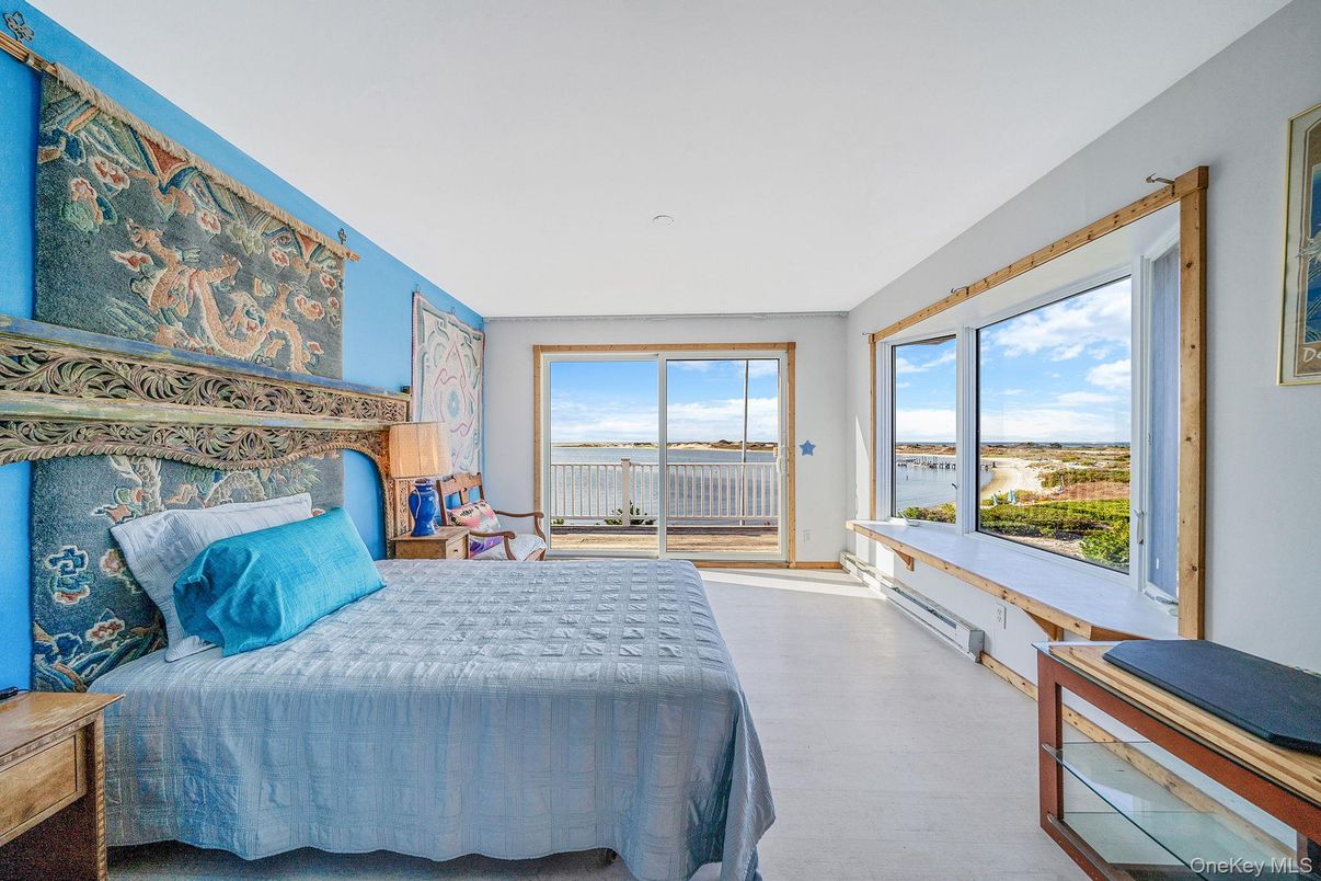 Bedroom, Interior, Water