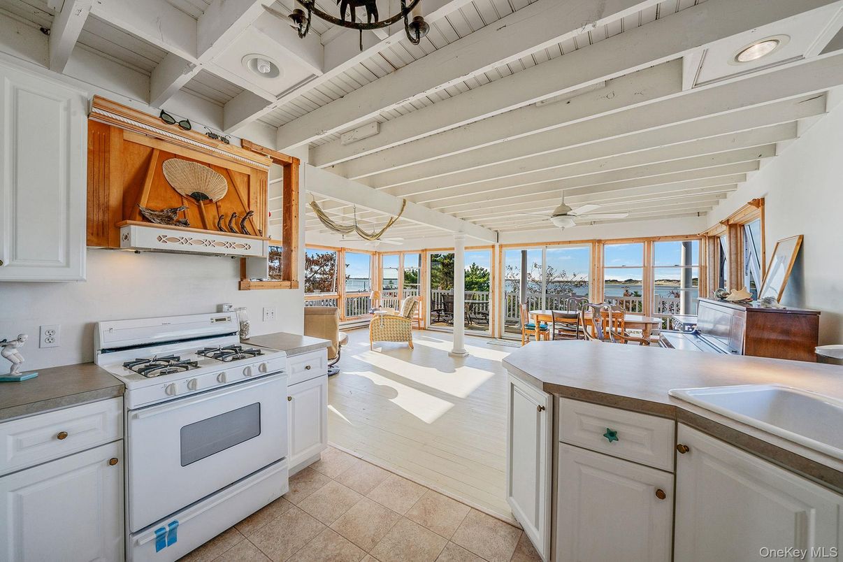 Chandelier, Dining room, Interior, Kitchen, Water, Wood Texture Flooring