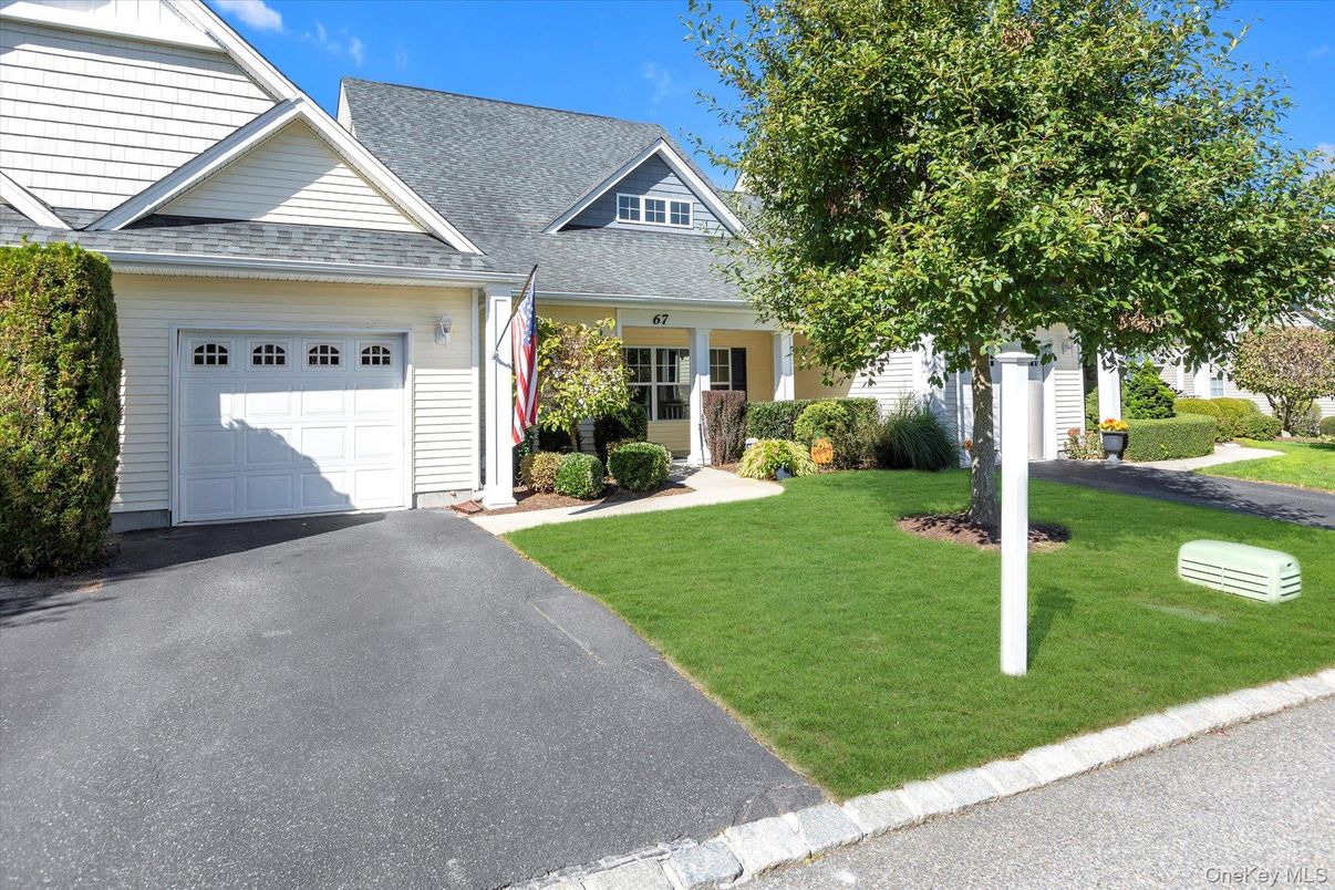 Attached, Exterior, Facade, Cape Cod