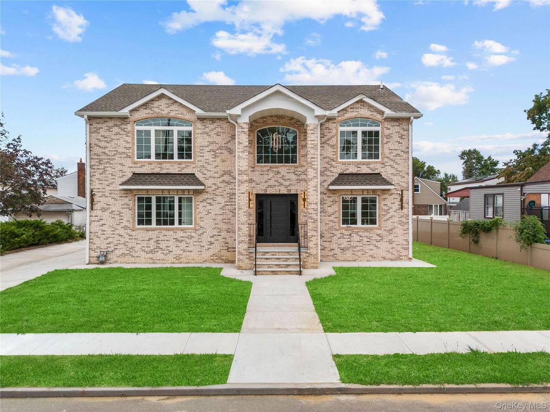 Exterior, Facade, Brick Facade, Brick Traditional