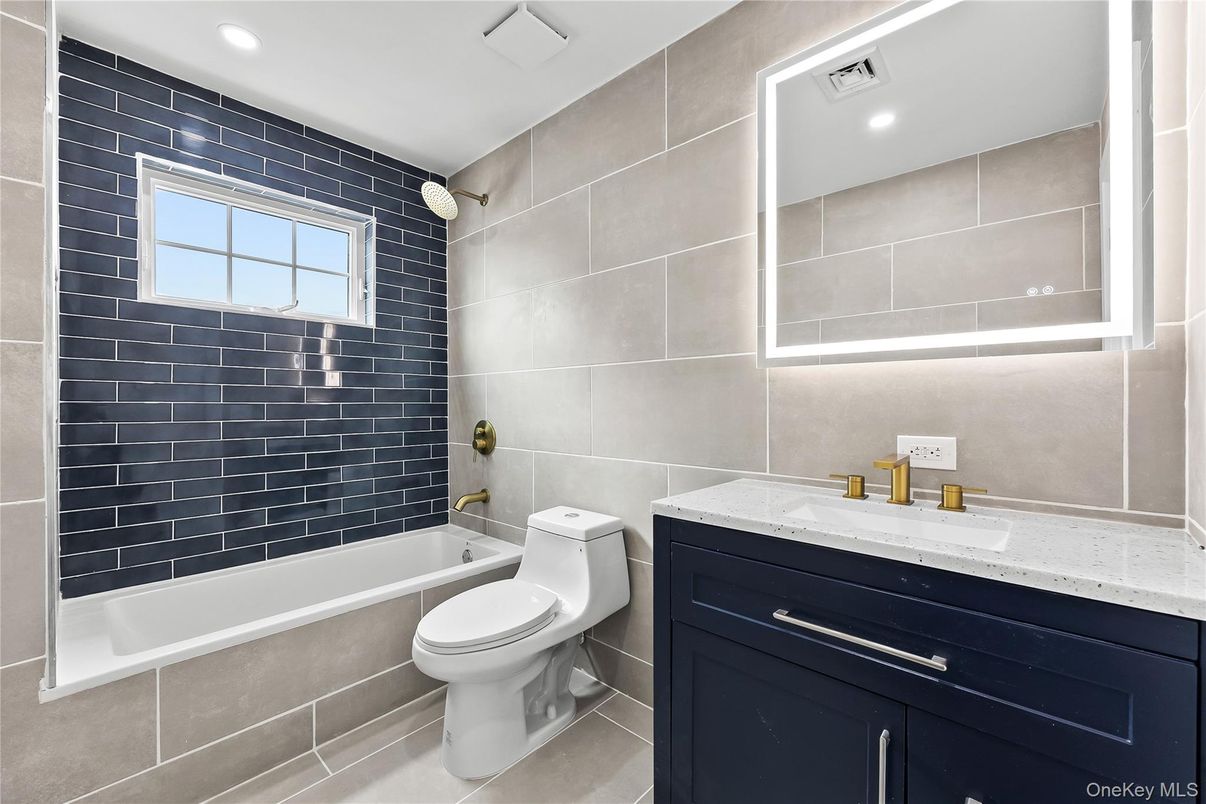 Bathroom, Interior, Recessed Lighting