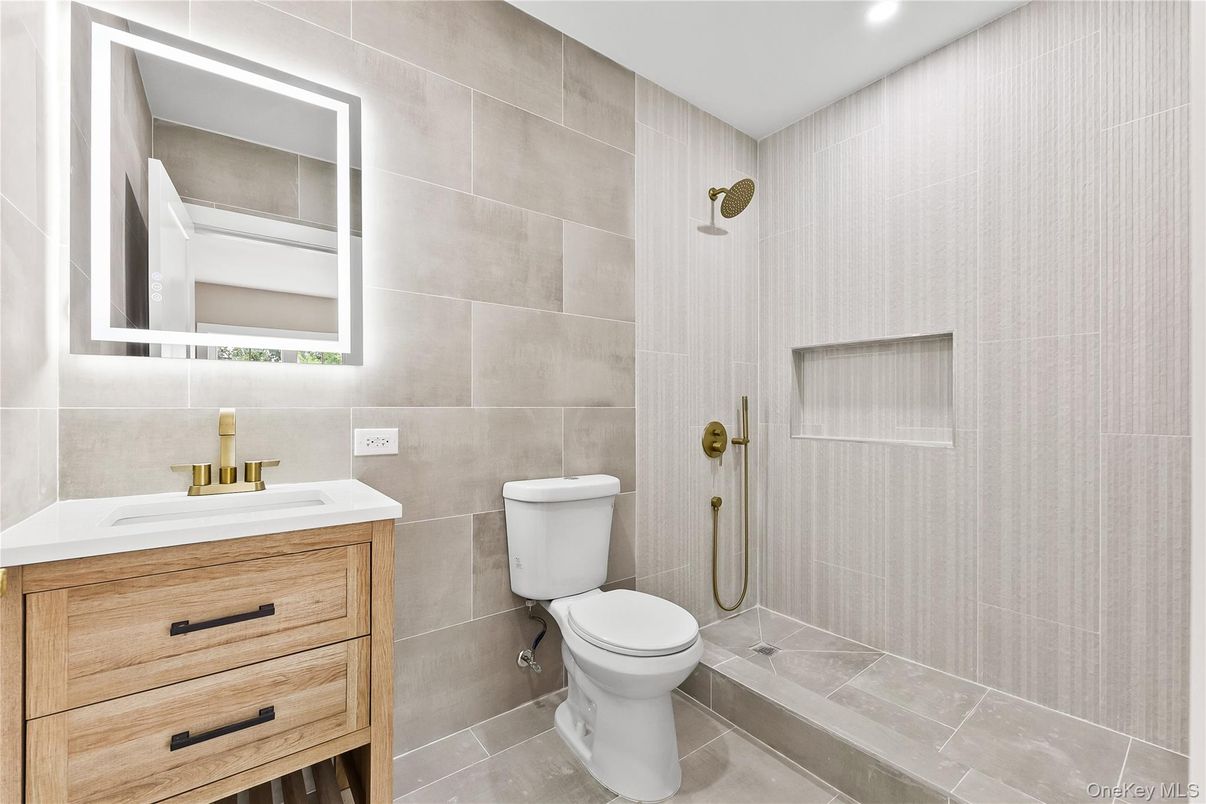Bathroom, Interior, Recessed Lighting