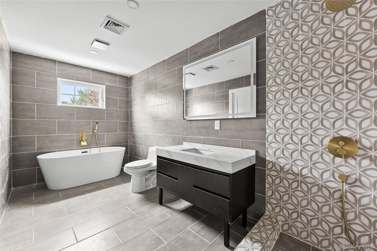 Bathroom, Dual Sink Vanities, Free Standing Baths, Interior, Recessed Lighting