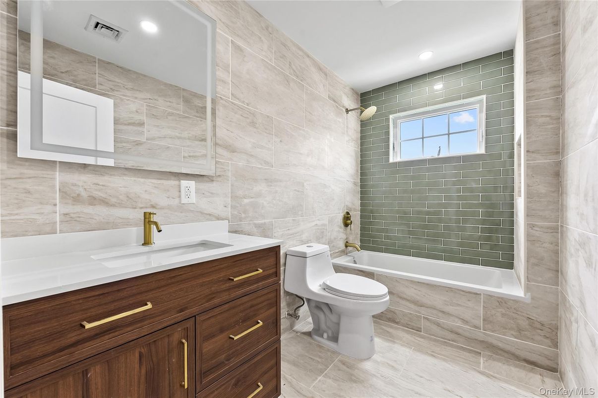 Bathroom, Interior, Recessed Lighting