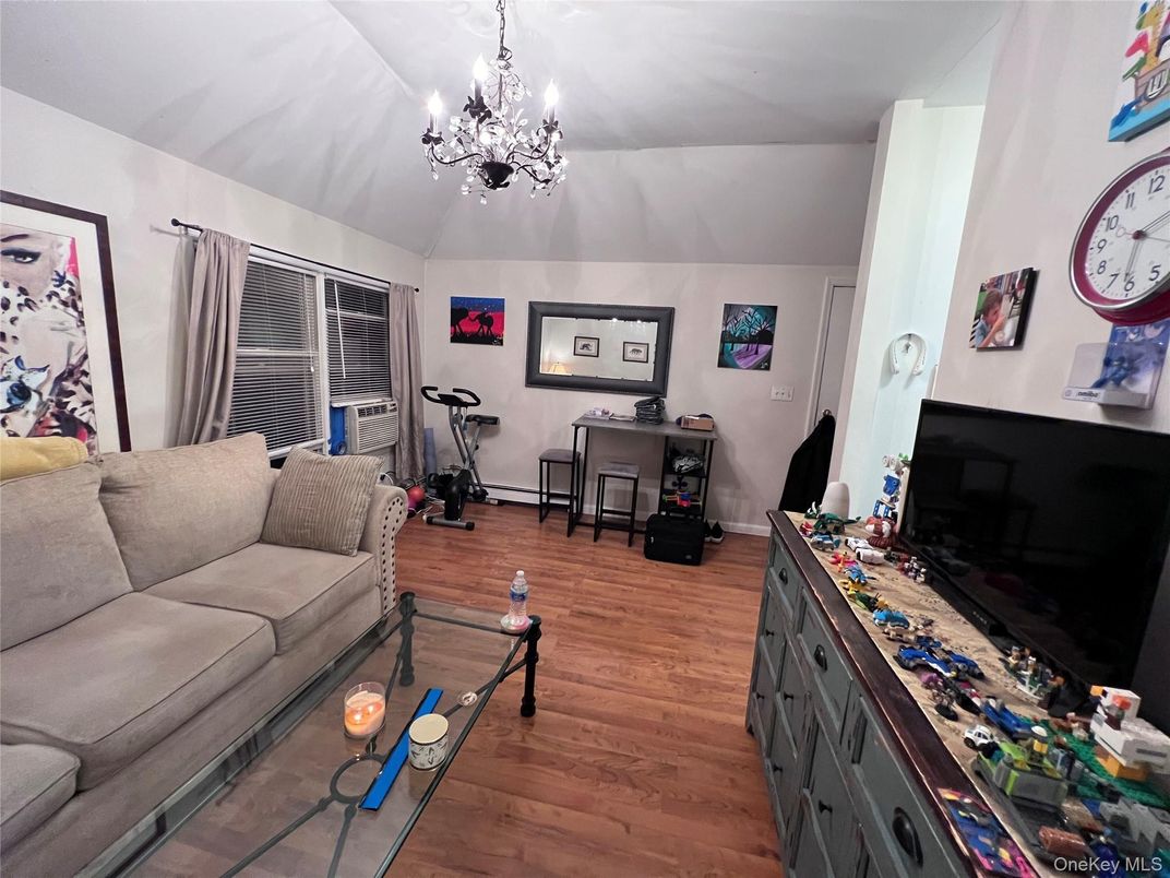 Chandelier, Fitness Equipment, Interior, Living room, Wood Texture Flooring