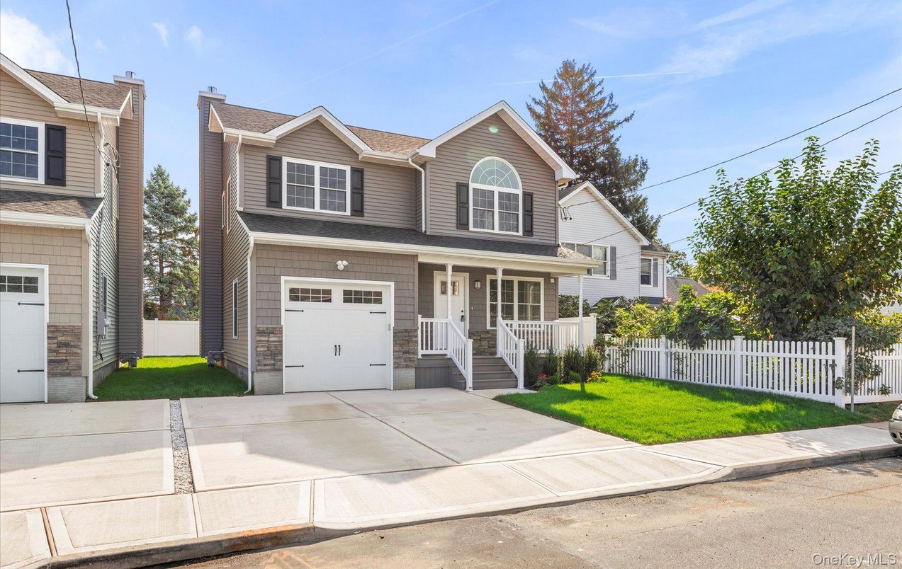 Attached, Exterior, Facade, Farmhouse