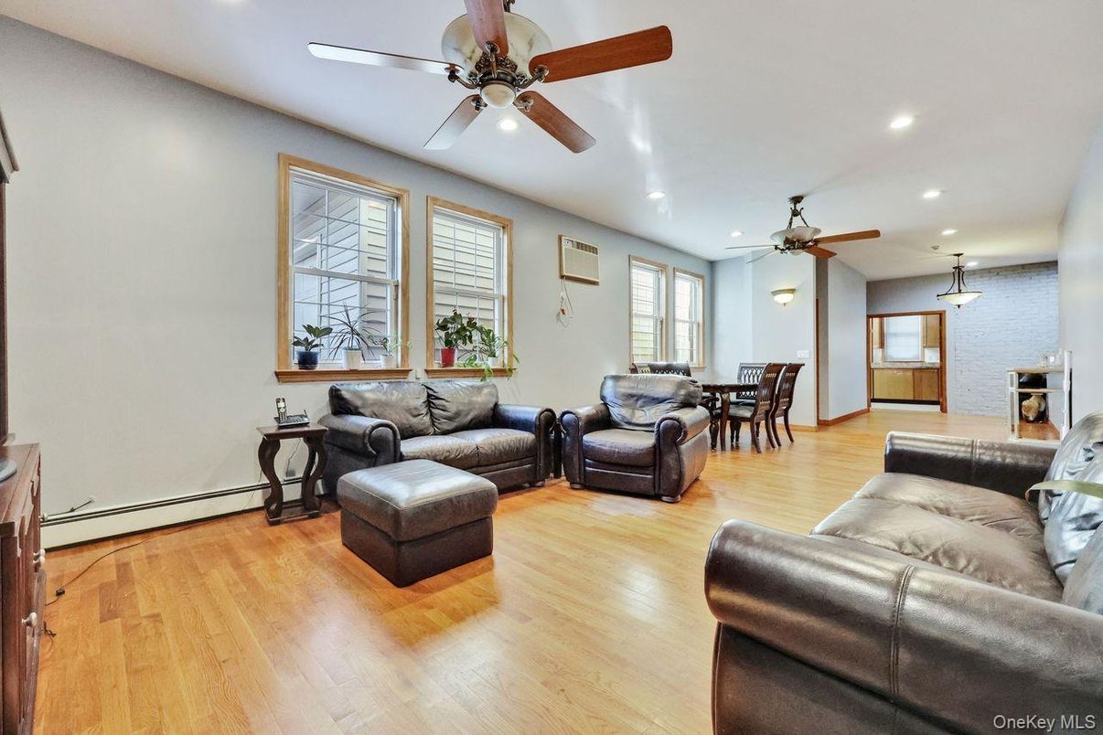 Dining room, Interior, Living room, Pendant Lights, Recessed Lighting, Wood Texture Flooring