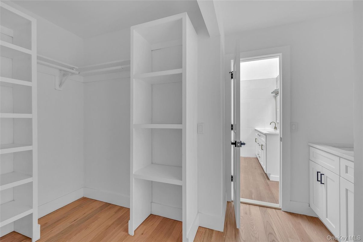 Interior, Walk-in Closets, Wood Texture Flooring