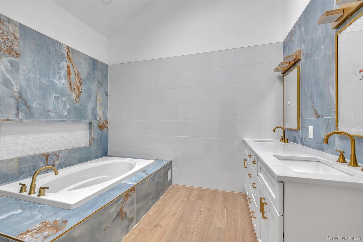 Bathroom, Dual Sink Vanities, Interior, Wood Texture Flooring