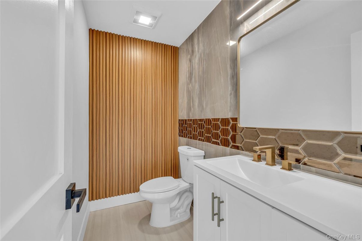 Bathroom, Interior, Recessed Lighting