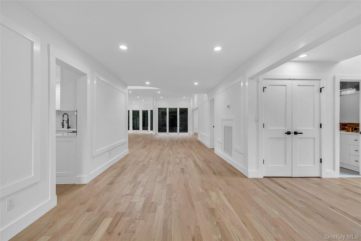 Interior, Recessed Lighting, Wood Texture Flooring