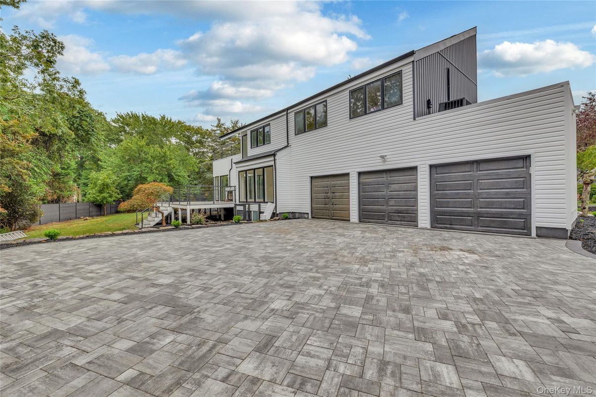 Attached, Exterior, Facade, Modern