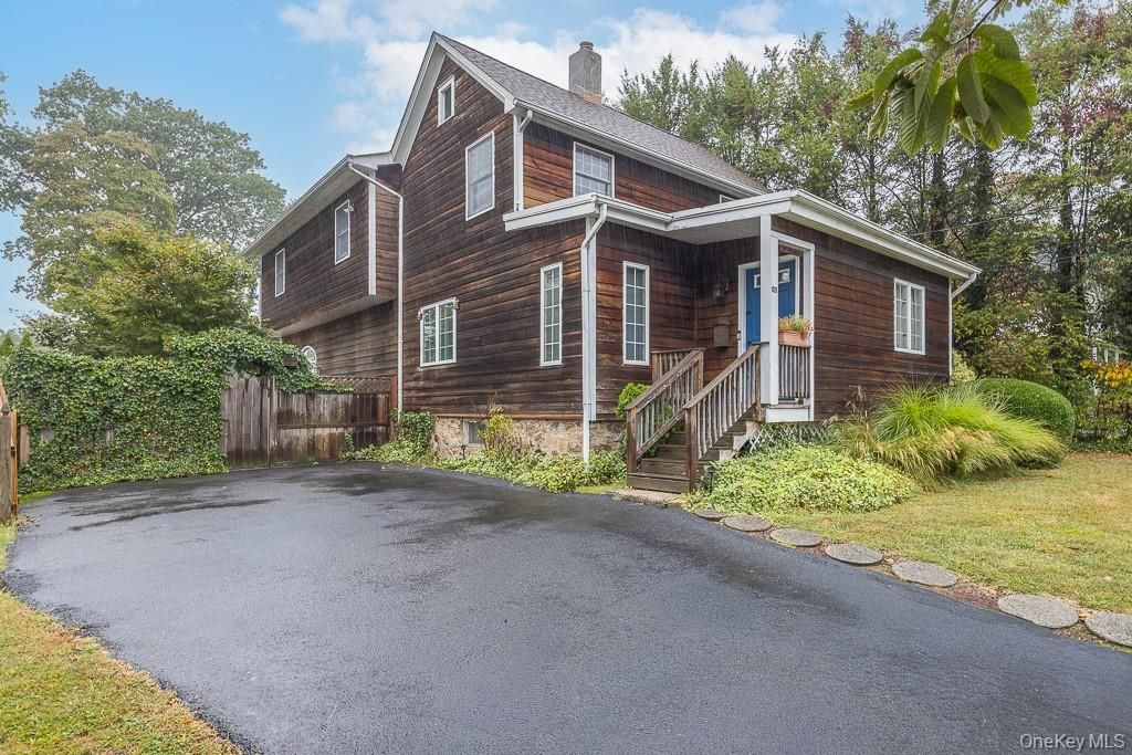 Exterior, Facade, Log Home
