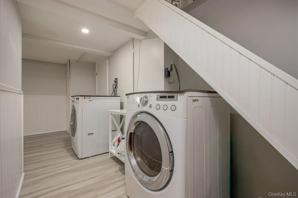 Interior, Recessed Lighting, Utility Closets, Washer, Wood Texture Flooring