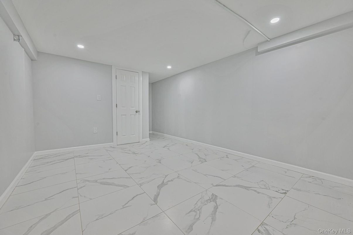 Empty room, Interior, Marble, Recessed Lighting