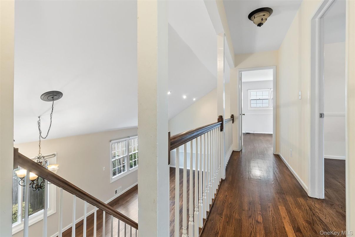 Interior, Pendant Lights, Recessed Lighting, Wood Texture Flooring