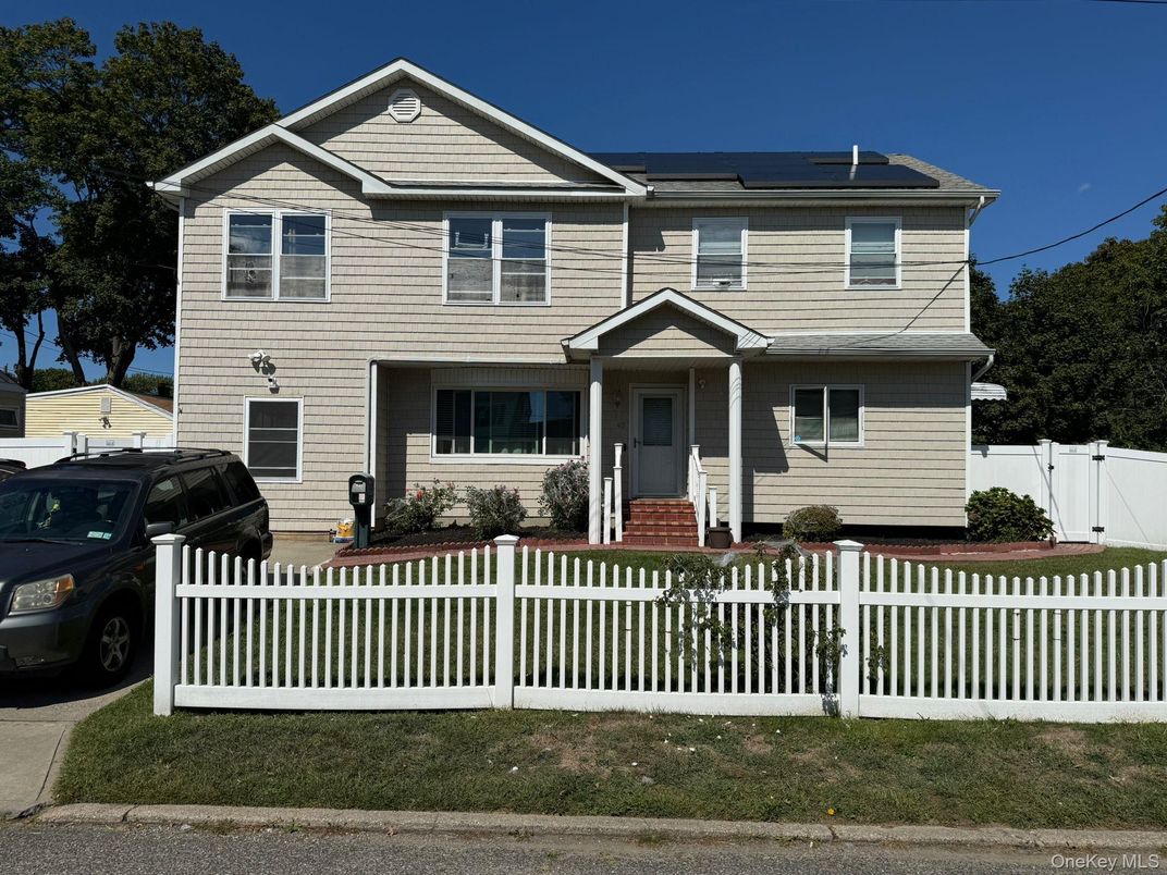 Exterior, Facade, Queen Anne Victorian