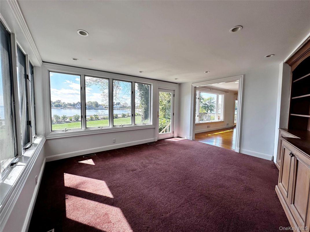 Empty room, Interior, Recessed Lighting, Water