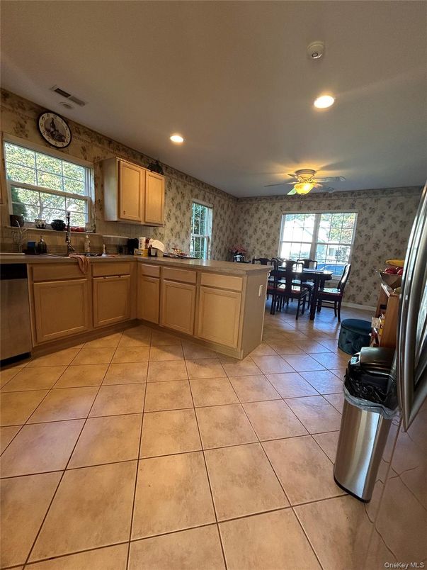 Dining room, Interior, Kitchen, Recessed Lighting