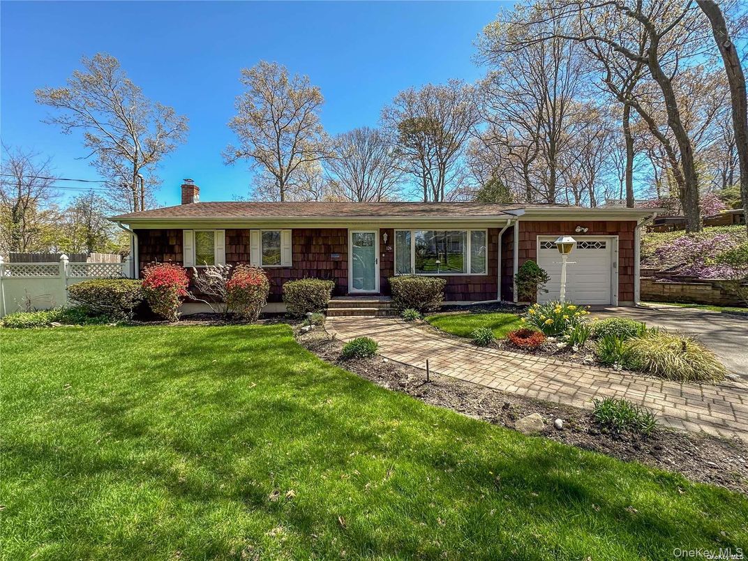 Attached, Exterior, Facade, Ranch