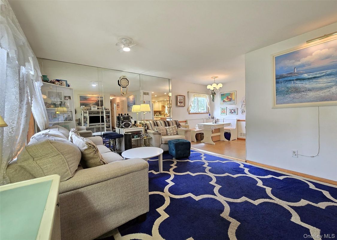 Chandelier, Dining room, Interior, Living room