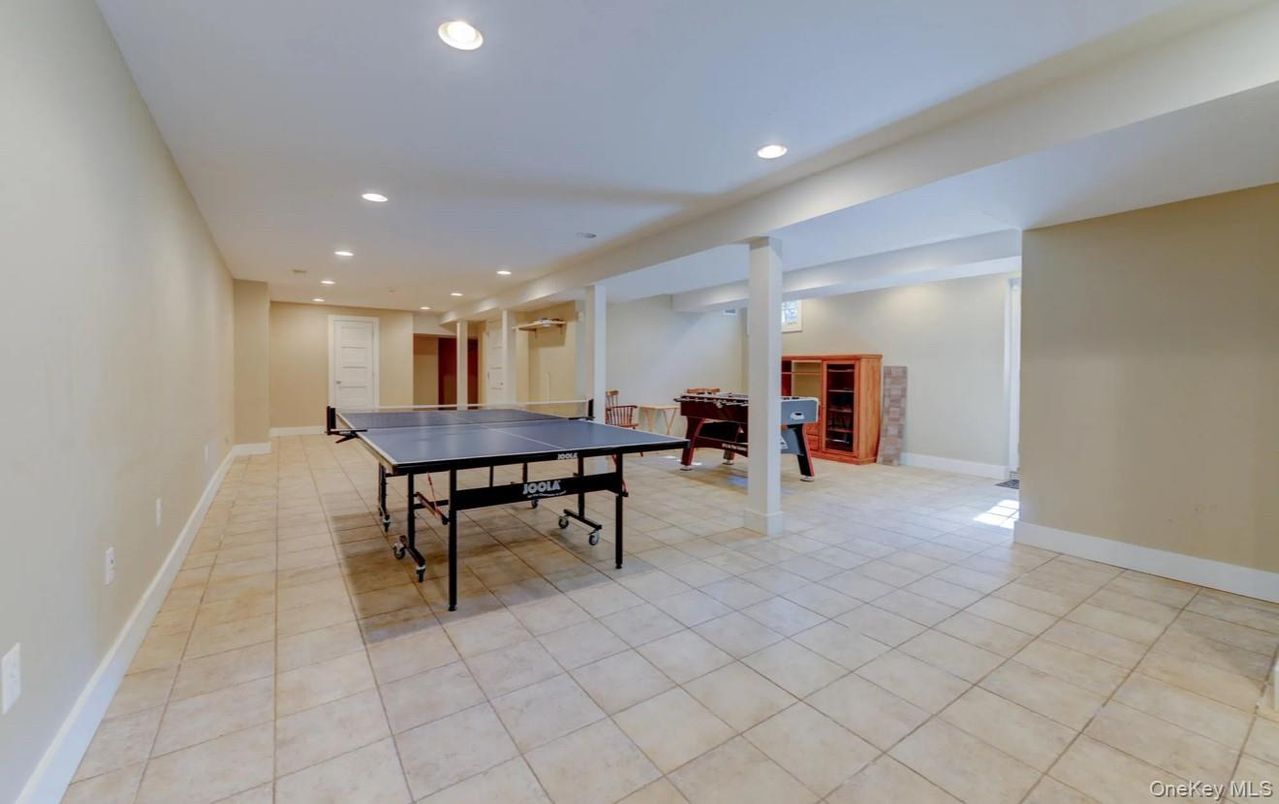 Game Room, Interior, Recessed Lighting