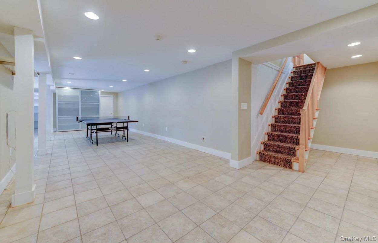 Game Room, Interior, Recessed Lighting