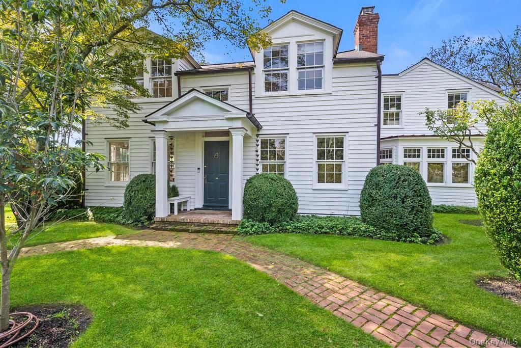 Exterior, Facade, Queen Anne Victorian