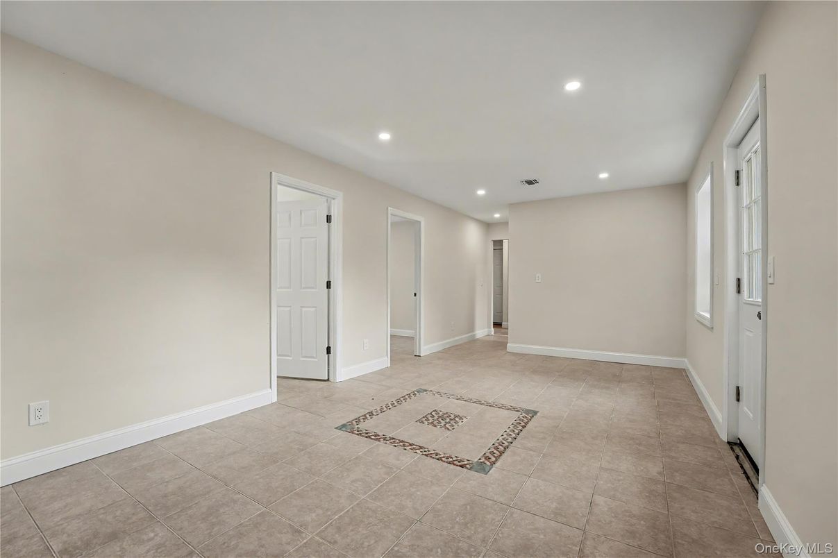 Empty room, Interior, Recessed Lighting