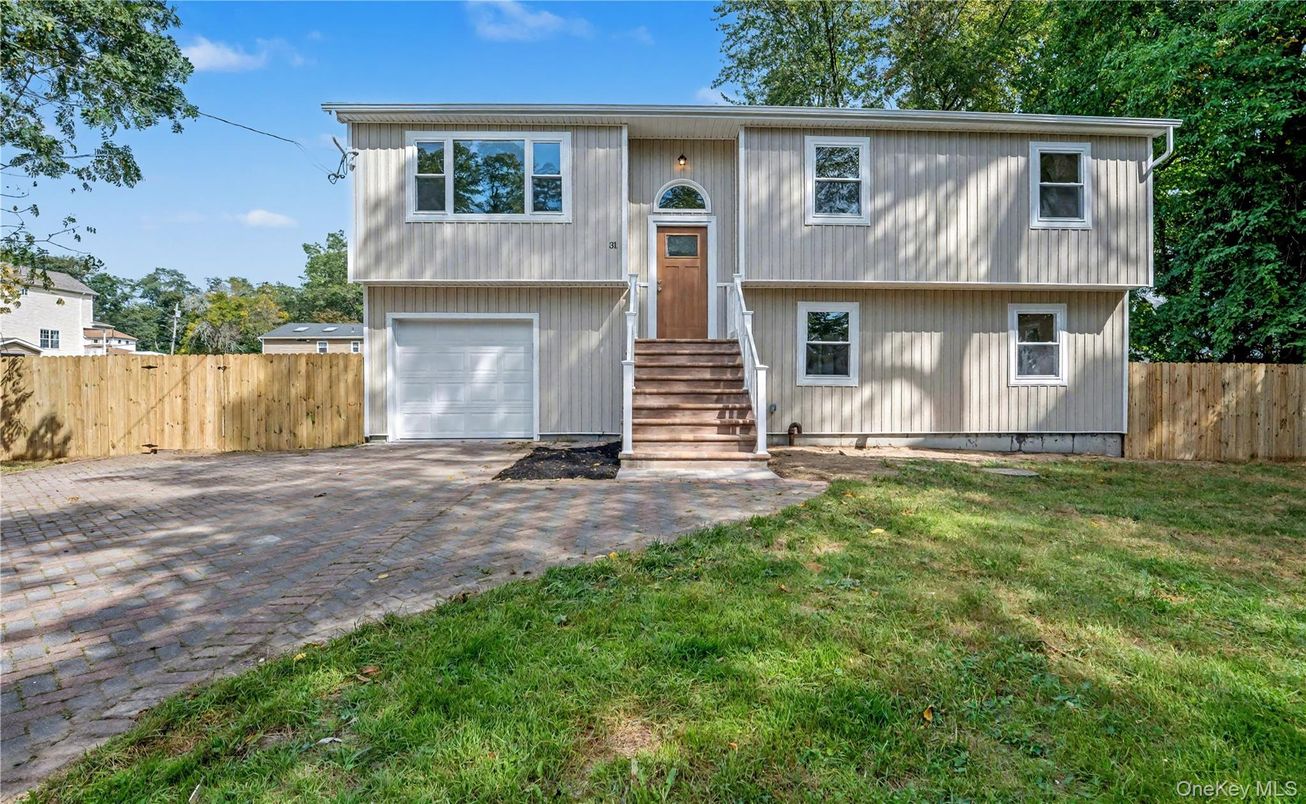 Attached, Exterior, Facade, Raised Ranch