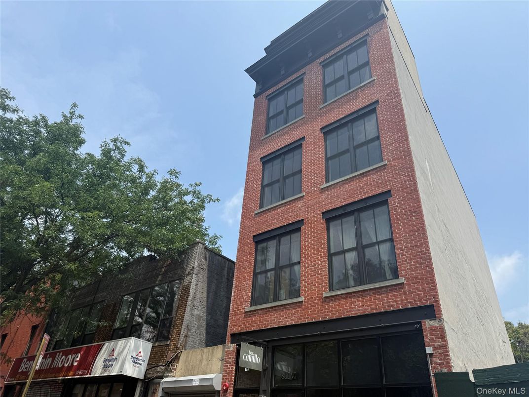 Exterior, Facade, Brick Facade, Rowhouse