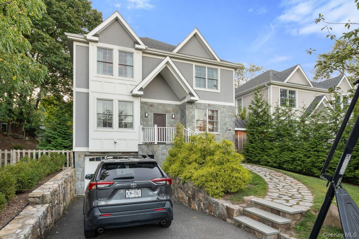 Exterior, Facade, Queen Anne Victorian