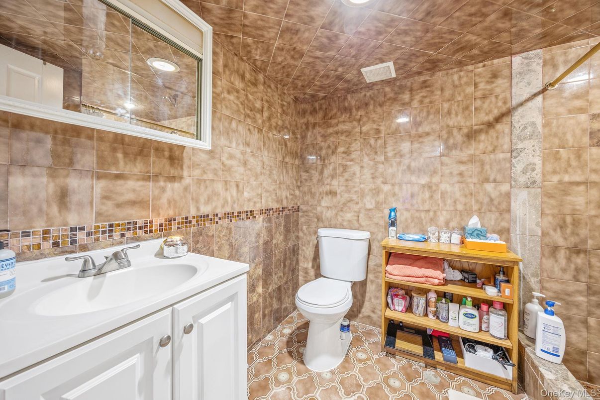 Bathroom, Interior, Recessed Lighting