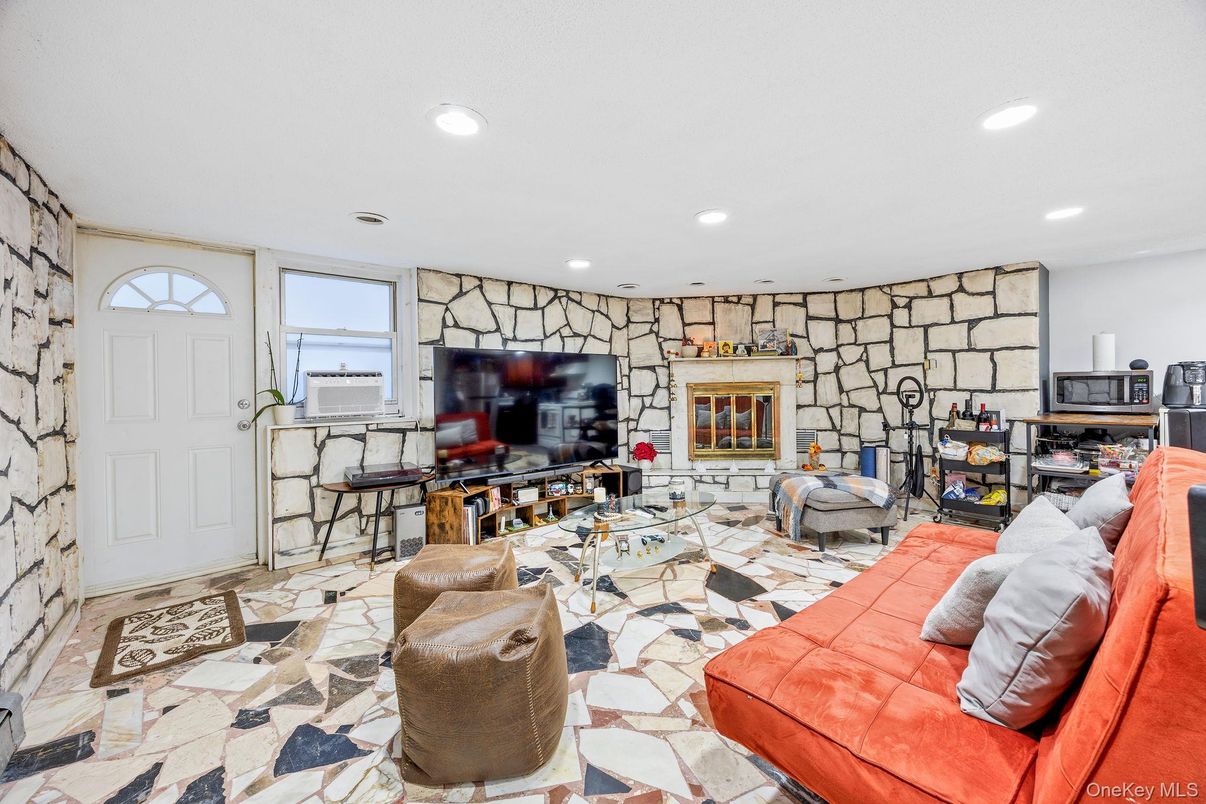 Interior, Living room, Recessed Lighting, Stone Walls