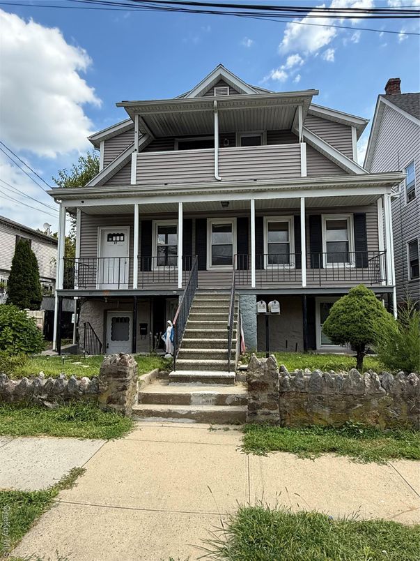 Exterior, Facade, American Foursquare