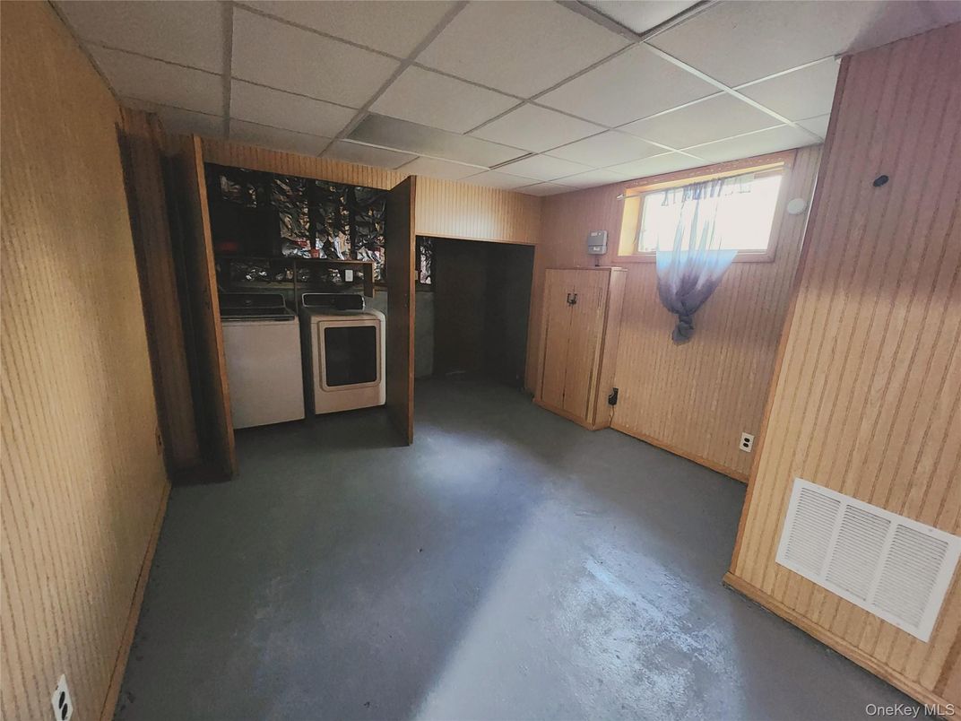 Interior, Washer, Wooden Walls