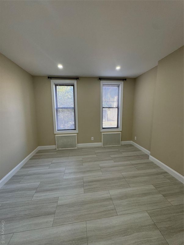 Empty room, Interior, Recessed Lighting