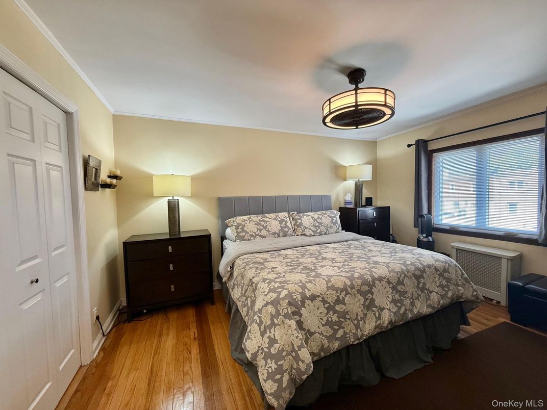 Bedroom, Interior, Pendant Lights, Wood Texture Flooring