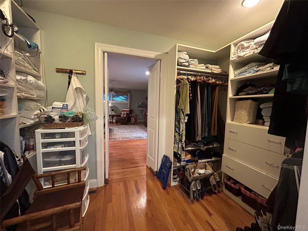 Interior, Walk-in Closets, Wood Texture Flooring
