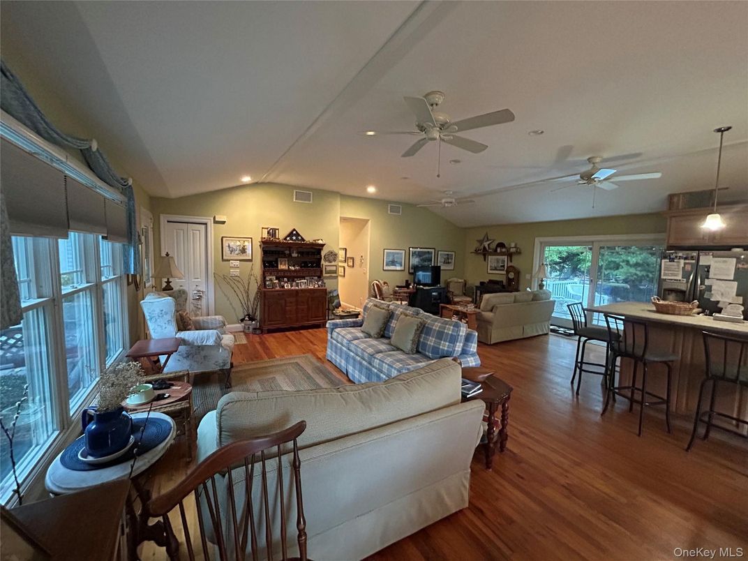 Dining room, Interior, Living room, Pendant Lights, Recessed Lighting, Wood Texture Flooring