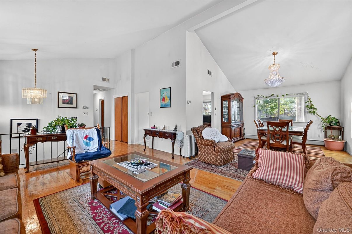 Chandelier, Dining room, Interior, Living room, Pendant Lights, Wood Texture Flooring