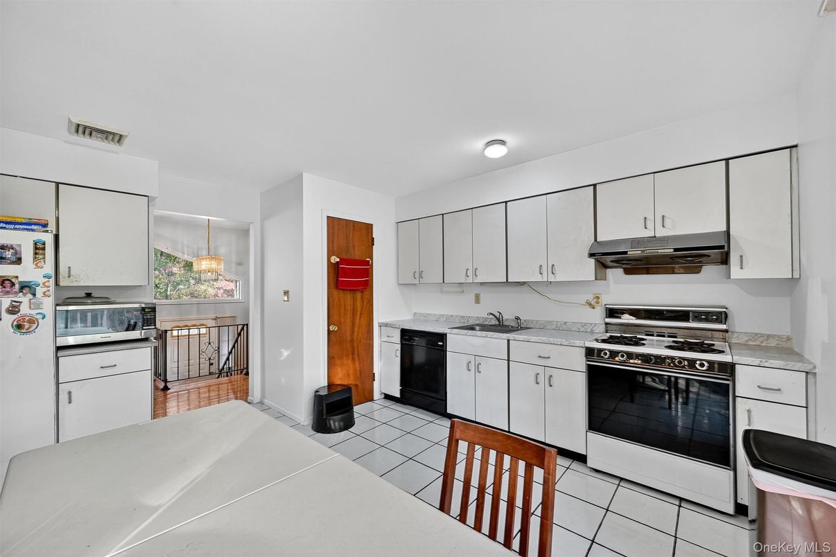 Interior, Kitchen, Pendant Lights, Stainless Steel Appliances