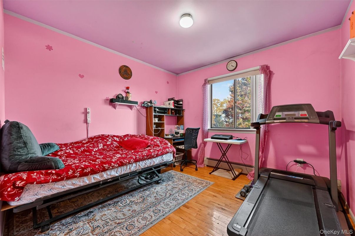 Bedroom, Fitness Equipment, Interior, Wood Texture Flooring