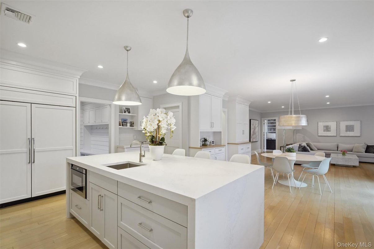 Dining room, Interior, Kitchen, Living room, Pendant Lights, Recessed Lighting, Stainless Steel Appliances, Wood Texture Flooring