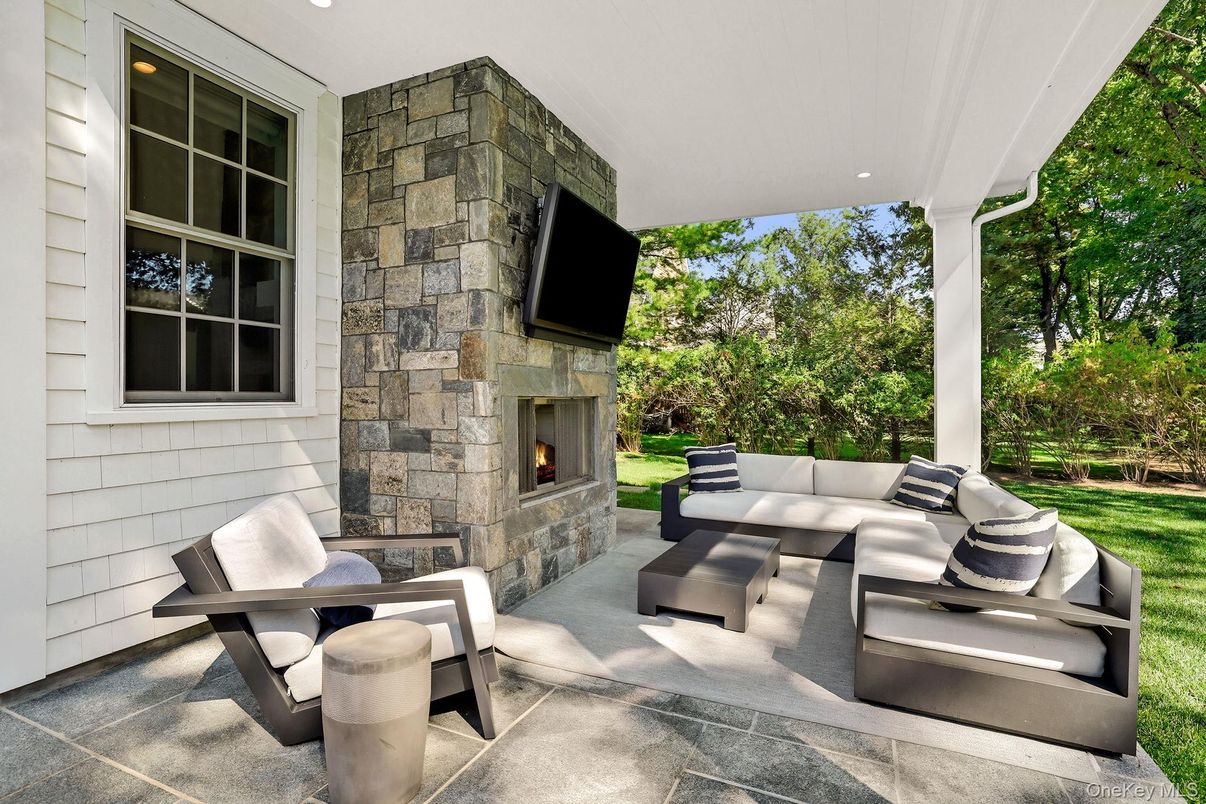 Exterior, Fireplace