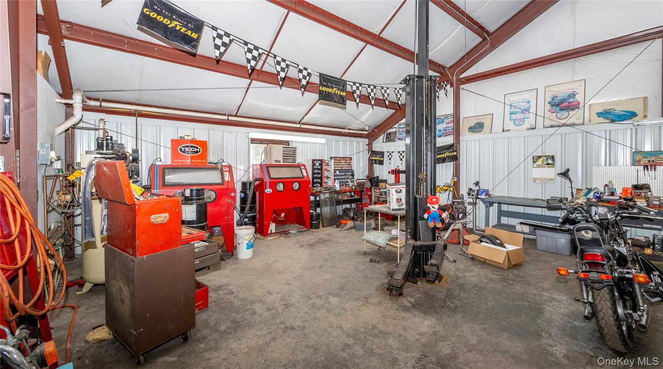 Garage, Interior