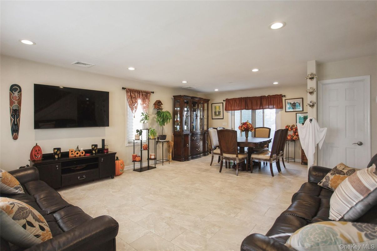 Dining room, Interior, Living room, Recessed Lighting