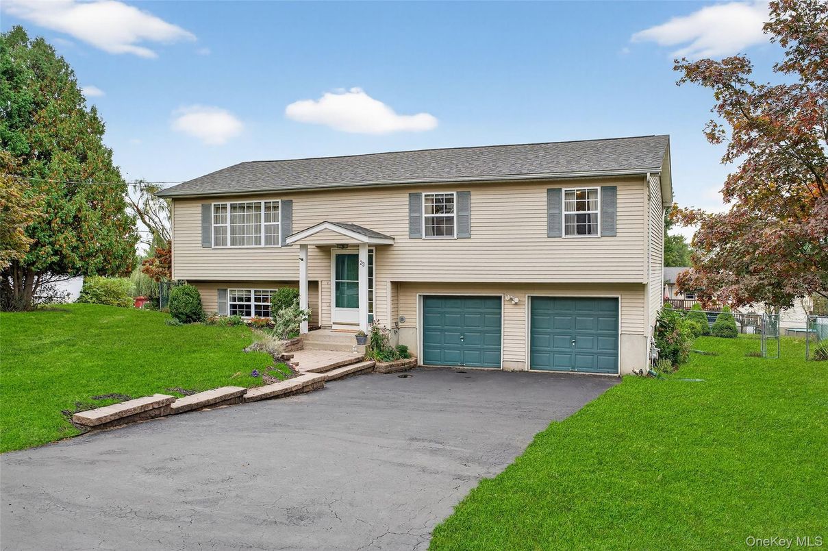 Attached, Exterior, Facade, Raised Ranch